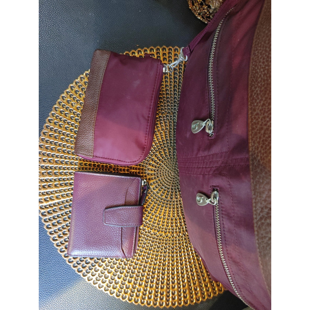 Baggallini Elena Travel Tote w. Wallet & Wristlet - Picture 3 of 10